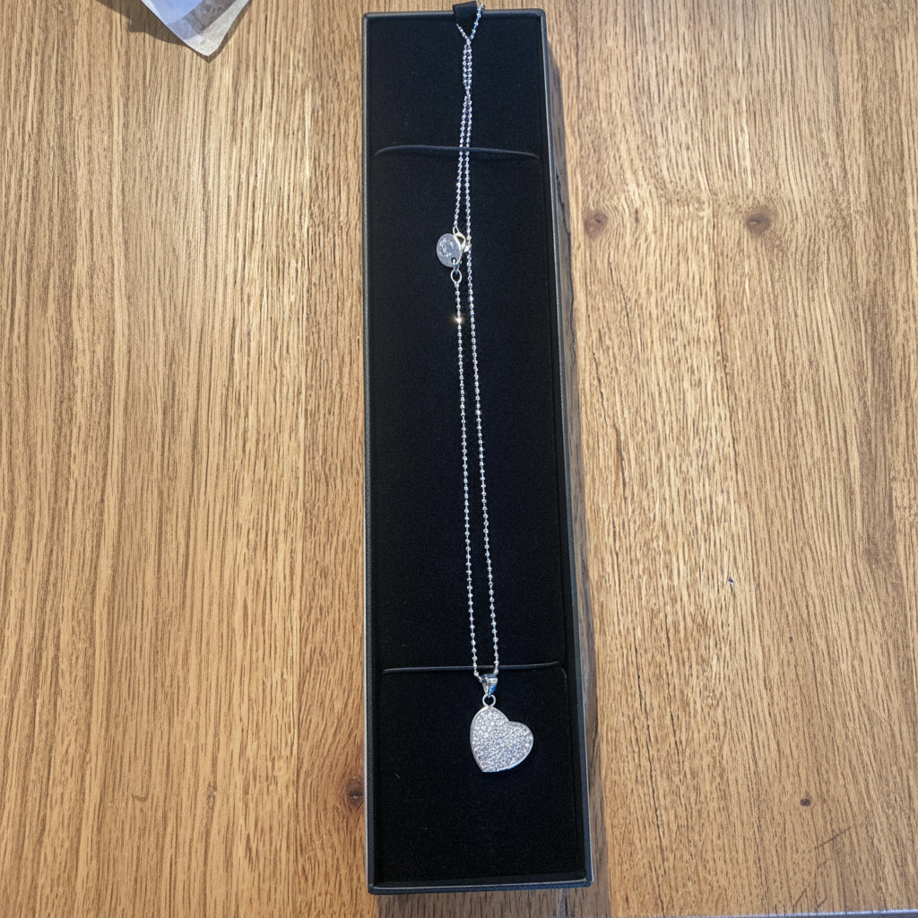 Noelani Herzkette silber – Zirkonia-Pavé an Kugelkette