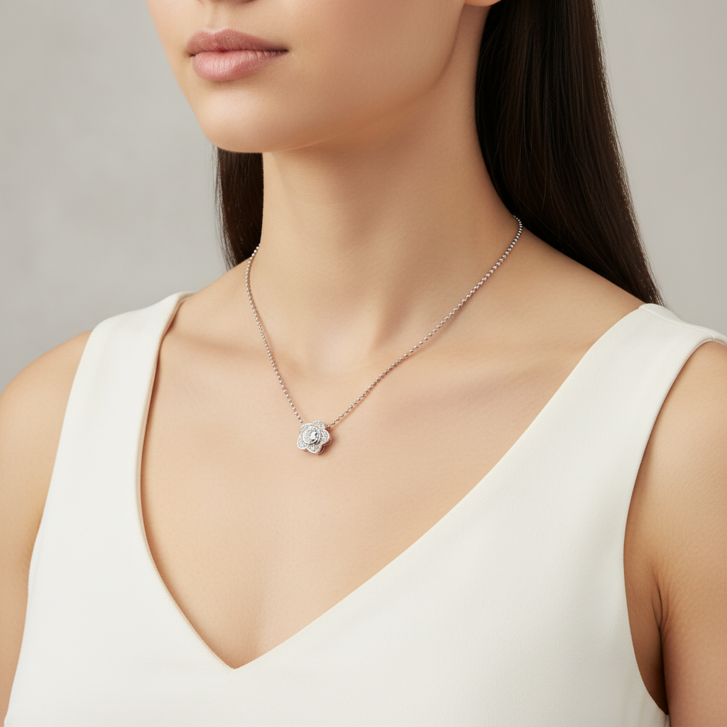 Noelani Halskette Silber – Blüten-Anhänger mit Zirkonia