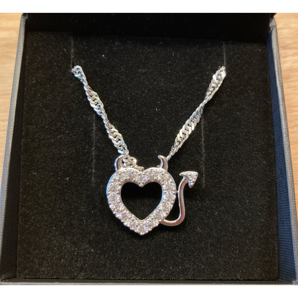 Noelani Halskette Silber mit Herz-Anhänger an Zirkonia-Kette