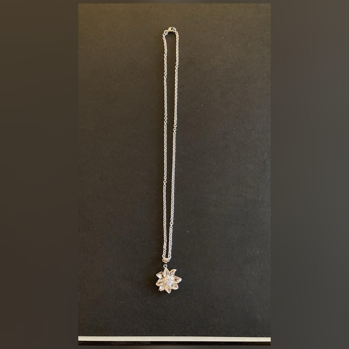Noelani Silberkette mit Blueten-Anhaenger und Zirkonia