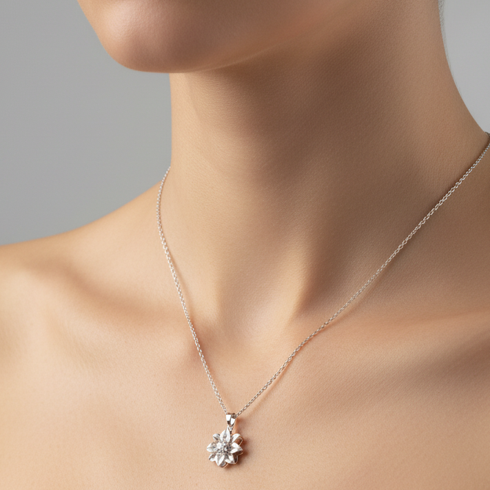 Noelani Silberkette – Blüten-Anhänger mit Zirkonia