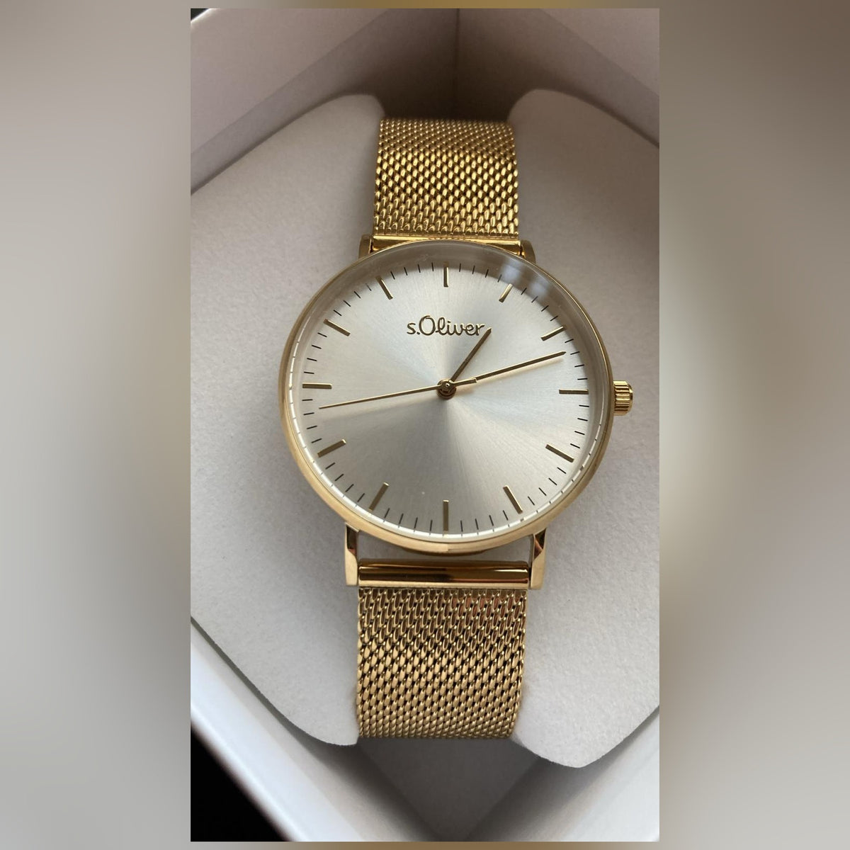 s.Oliver Damenuhr goldfarben mit Milanaise-Armband