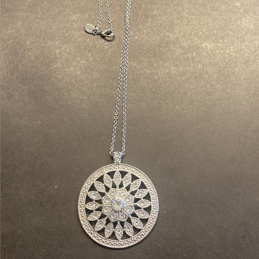 Halskette silber mit rundem Anhaenger